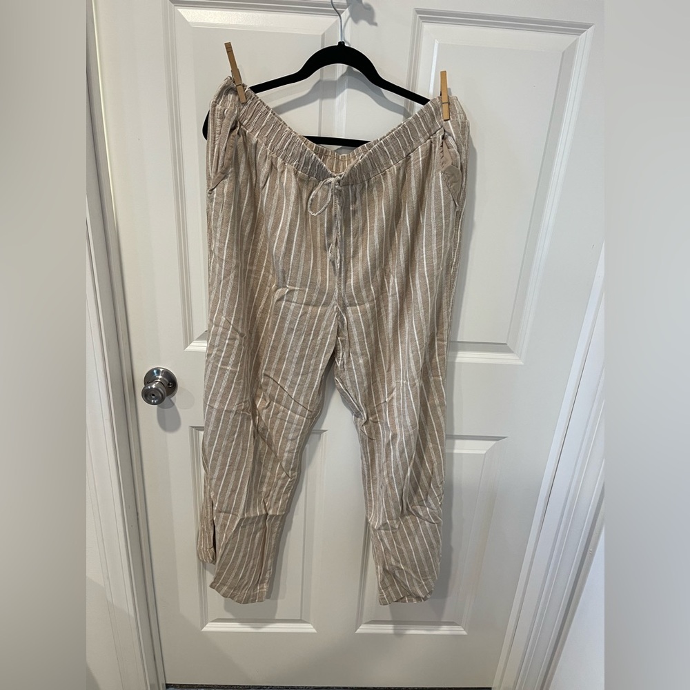 Briggs New York White and Tan Linen Trousers